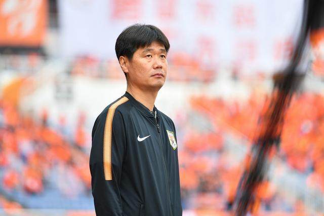 开云品牌-李霄鹏执教女足胜率最低 两获中超最佳教头成亮点